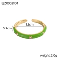 Dettaglio del diametro di 1,8 cm e larghezza di 0,3 cm dell'anello in smalto verde - Stile Pietra Verde Brillante (BJZ00029D1)