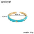 Dettaglio anello in smalto azzurro con fascia dorata, zirconi e specifiche tecniche - Stile Pietra Celeste (BJZ00029D7)