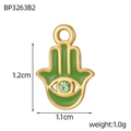 Detailansicht der Hand der Fatima Anhänger mit grünem Emaille und Zirkon-Besatz - Grüner Emaille Stil (BP3263B2)