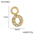 Vue détaillée du pendentif 'O' doré avec zircons micro-pavés et dimensions - Style Lettre O (XP1879DO)