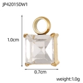 Vista macro del ciondolo in zirconia quadrata con montatura dorata e dimensioni - Pendente quadrato in gemma trasparente (JP42015DW1)