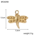 Makroaufnahme der vergoldeten Libelle aus Edelstahl mit Größe 1.1x1.3cm für Ketten - Goldene Libelle Dreidimensional Strukturierter Anhänger (BP2609D)