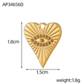 Vue détaillée du pendentif cœur doré œil maléfique avec dimensions de 1,8cm sur 1,5cm - Style Coeur Radiant (AP34656D)