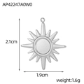 Macro detail of starburst geometric pendant with 2.1cm height and 1.6g weight - Silver Sun Radiating Pattern Pendant (AP42247A0W0)