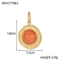 Detailopname van een ronde oranje edelsteen hanger met goudkleurige golvende randen - Oranje Steen Ronde Stijl (AP41779B3)