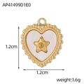 Macro-opname van 1,2 cm hartvormige hanger met wit emaille en gouden sterdetail - Sterrenhart Hanger met Parelrands (AP41499D1E0)