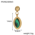 Macro-opname van goudkleurige roestvrijstalen ovale hanger met groene steen en maten - Malachiet Groene Ovale Stijl (FP29023D0W3)