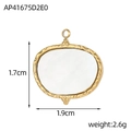 Detail van de gouden roestvrijstalen sterhanger met gehamerde textuur en maten - Gouden Gehamerde Ovale Hanger (AP41675D2E0)