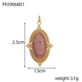 Detail van vintage ovale hanger met roze steen en gouden kralenrand op de rand - Roze Getextureerde Ovale Stijl (FP29068D1)