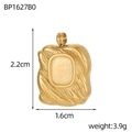Detailopname van een gouden golvende rechthoekige hanger met afmetingen en gewicht - Crinkled Texture Rectangle (BP1627B0)
