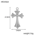 Détails du pendentif croix argentée avec cœur, dimensions 2,3 cm de haut et 1,4 cm de large - Croix avec Cœur (HP2456A)