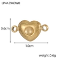 Makroaufnahme eines goldenen Herz-Schmuckverbinders (0,6x1,0 cm) mit doppelten Aufhängern - Doppelring Gold Herz Verbinder (LP44294DW0)