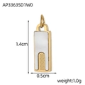 Detailweergave van een gouden geometrische hanger met witte schelp en dot-versiering - Gestippelde Rechthoekige Schelphanger (AP33635D1W0)