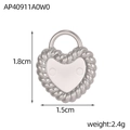 Vue macro d'un pendentif cœur argenté avec texture corde, taille 1,8cm x 1,5cm - Style Serrure Cœur Argenté (AP40911A0W0)