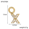 Vue détaillée du pendentif lettre X plaqué or avec zircons et dimensions affichées - Style Lettre X (XP1879DX)