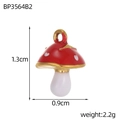Detalle del colgante de seta roja con dimensiones de 1,3cm por 0,9cm y peso de 2,2g - Estilo de Seta con Puntos de Corazón Rojo y Blanco (BP3564B2)
