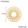 Vue macro d'un pendentif circulaire évidé en acier doré de 2,1 cm avec le poids spécifié - Style Motif Radiant (P32587DW0)