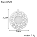 Vue détaillée d'un pendentif rond évidé de 3,0 cm en acier inoxydable avec dimensions - Style Mandala Argent (P32604AW0)
