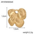 Detalle macro del colgante de mariposa dorada con superficie texturizada y dimensiones - Estilo de Mariposa de Rayas con Textura (AP39989D0W0)