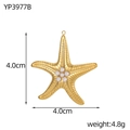Detail of a 4cm golden starfish pendant with fine textures and five centered pearls - Starfish Style (YP3977B)