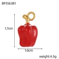 Dettaglio del ciondolo a peperone rosso smaltato con misure 1.7cm e gancio dorato - Stile Peperoncino Rosso (BP3563B1) / 1.7cmx1.0cm