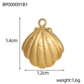 Detailansicht eines goldenen Muschelanhängers mit Maßen von 1,4 cm Höhe und 1,2 cm Breite - Muschelform-Anhänger (BP000091B1)