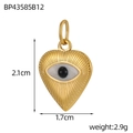 Detailansicht des herzförmigen Evil-Eye-Anhängers mit 2,1 cm Höhe und 1,7 cm Breite Maßen - Schwarze Pupille Herz Böser Blick Stil (BP43585B12)