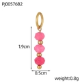 Macro-opname van 18k gouden hartvormige hanger met roze gefacetteerde kralen en afmeting - Lichtroze Triple Kraal Hanger (PJ00576B2)