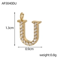 Vue détaillée d'un pendentif lettre U plaqué or avec zircons et dimensions du bijou - Style Lettre U (AP3040DU)
