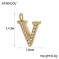 Vue détaillée du pendentif lettre V plaqué or avec zircons blancs et dimensions - Style Lettre V (AP3040DV)