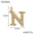 Détails du pendentif lettre N en zircon micro-pavé doré avec marquages de dimensions - Style Lettre N (AP3040DN)