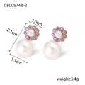 Pendientes de flor delicados con cristales morados y perla blanca en fondo blanco - Estilo Pétalo Púrpura (GE00574B-2)