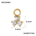 Détail macro du pendentif fleur doré avec trois zircons et dimensions du produit - Pendentif Trois Pierres Transparent (BP2500B2)