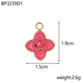 Détail du pendentif trèfle avec émail rose et incrustation d'une pierre précieuse rouge - Style Trèfle Rose (BP3239D1)