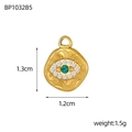 Pendentif œil grec avec pierre verte et cristaux blancs, dimensions de 1,3 cm sur 1,2 cm - Pièce Bleue (BP1032B2)