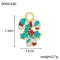 Vue détaillée du pendentif canne de Noël avec dimensions 1,3 cm sur 1,1 cm - Canne en Sucre Houx Dorée (BP00143D)
