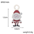 Détail du pendentif Père Noël émaillé montrant les dimensions 1,3 cm de haut et 0,8 cm - Tête de Père Noël Argentée (BP00146A)