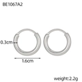 Dettaglio degli orecchini a cerchio in acciaio argento con misure e specifiche tecniche - 1.6cm / Stile Orecchino Argento Classico (BE1067A2)