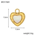 Dettaglio pendente a cuore con inserto in conchiglia e misure 1,5cm per 1,3cm - Stile Cuore Dorato Madreperla Bianca (BP2176B1)
