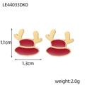 Dettaglio degli orecchini a lobo a forma di renna in smalto rosso e oro di 1,1 cm x 1,3 cm - Stile Orecchini a Bottone Corna (LE44033DK0)