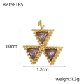 Dettaglio macro del ciondolo a quadrifoglio dorato con zirconi viola e misure - Tri-Star Strass Viola (BP1581B5)