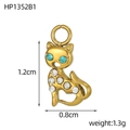 Dettaglio di un ciondolo a forma di gatto dorato con strass blu e bianchi e dimensioni - Stile Gatto Micro-Inserto Dorato Strass Colorato (HP1352B1)