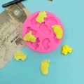 Rosa Silikonform mit Auto-, Bus- und Fußformen für DIY-Fondant oder Schokolade - Rosa