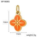 Détail d'un pendentif trèfle doré avec émail orange et motif d'étoile brillante - Style Étoile Trèfle Orange (BP1468B5)