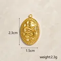 Detail van een gouden ovale roestvrijstalen slanghanger met reliëf en de afmetingen - Ovale Slang Reliëf Hanger (AP39992D0W0)