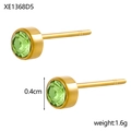 Dettaglio di orecchini a lobo in acciaio dorato con zircone verde, diametro 0.4cm - Oro Verde Chiaro