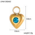 Detailansicht herzförmiger Goldstahl-Anhänger mit blauem Zirkon und 0,8 cm Größenangabe - Blauer Strass Herzanhänger (LP44139DW3)