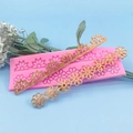 Rosa Silikonform für florale Fondant-Spitzenbordüren mit goldenen Dekorationsbeispielen - Rosa