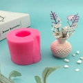 3D Vasenförmige Silikonform für DIY Blumentöpfe und Bastelarbeiten auf blauem Grund - Rosa 3D Vasenstil
