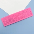 Rosa Silikonform mit Spitzenblumen für Tortenrand und DIY-Backdekorationen - Rosa